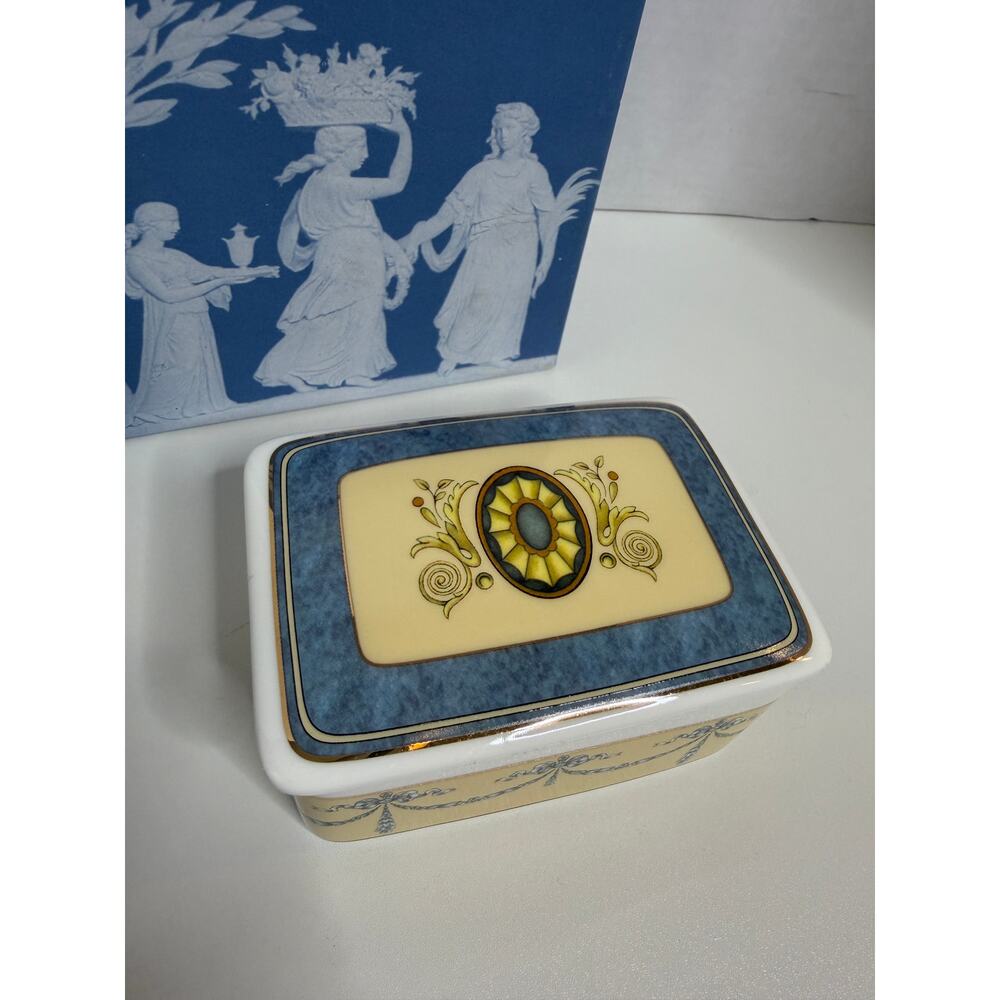 Wedgwood Retired Madeline Collection Bone China Trinket Cigarette Box NEW